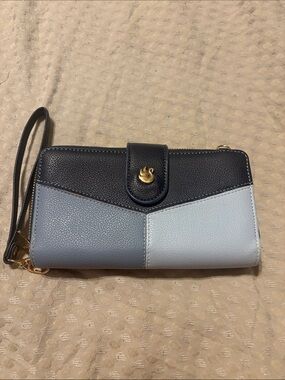 Gloria Vanderbilt Blue and Light Blue Colorblock Wristlet Wallet
